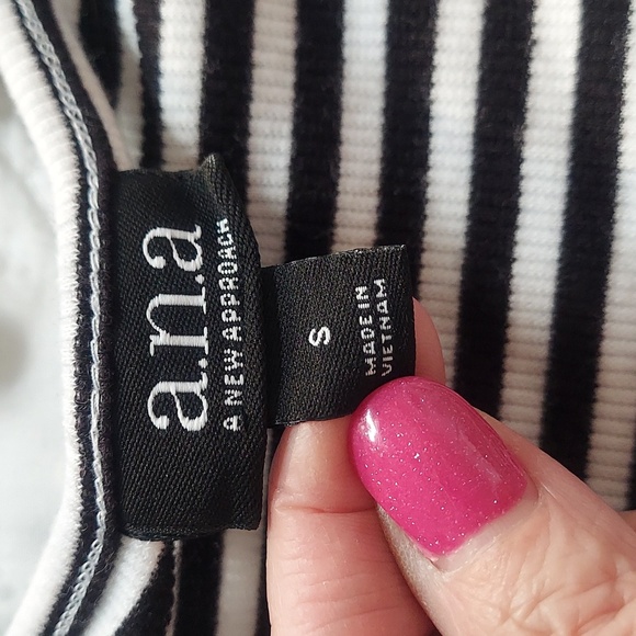 • a.n.a A New Approach Sleeveless Striped Front Tie Top, Like New - Picture 4 of 7